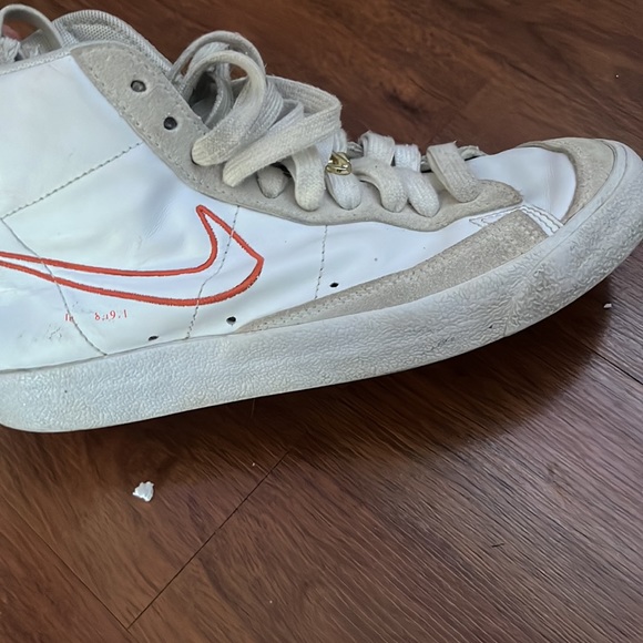 Nike blazers size 7 women’s with orange stripes fairly new. - Picture 2 of 2